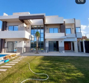 Villa Adam